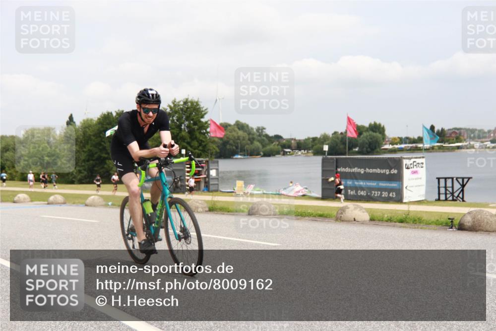 21.06.2025 - 27. Vierlanden-Triathlon H.Heesch http://msf.ph/oto/8009162 15.06.2025 12:20:54 Radfahren 649, 710 meine-sportfotos.de