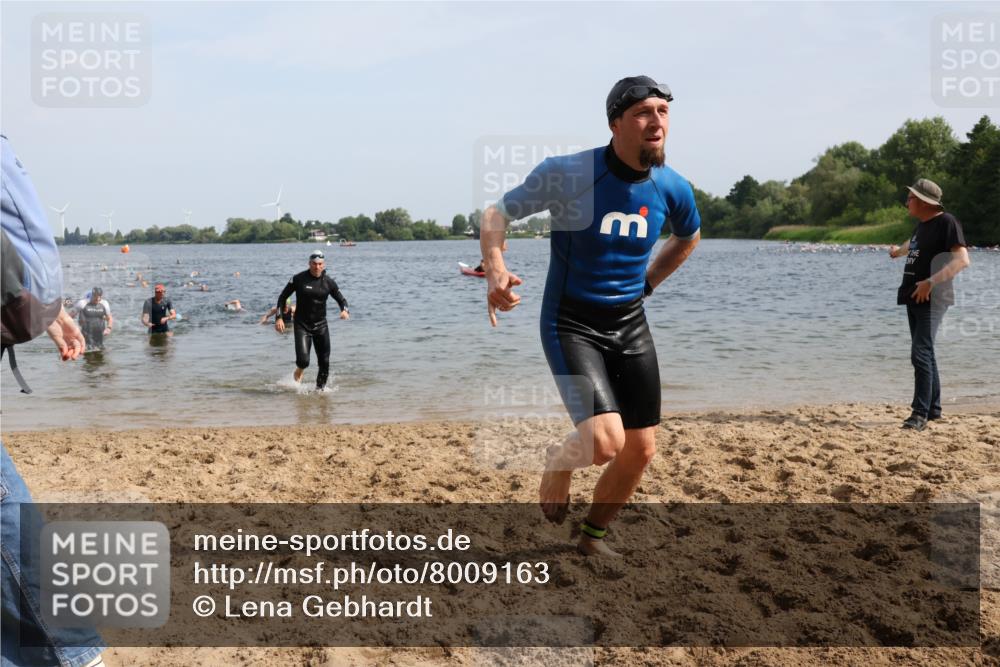 15.06.2025 - 27. Vierlanden-Triathlon Lena Gebhardt http://msf.ph/oto/8009163 15.06.2025 10:06:32 Schwimmen 394, 434, 440 meine-sportfotos.de