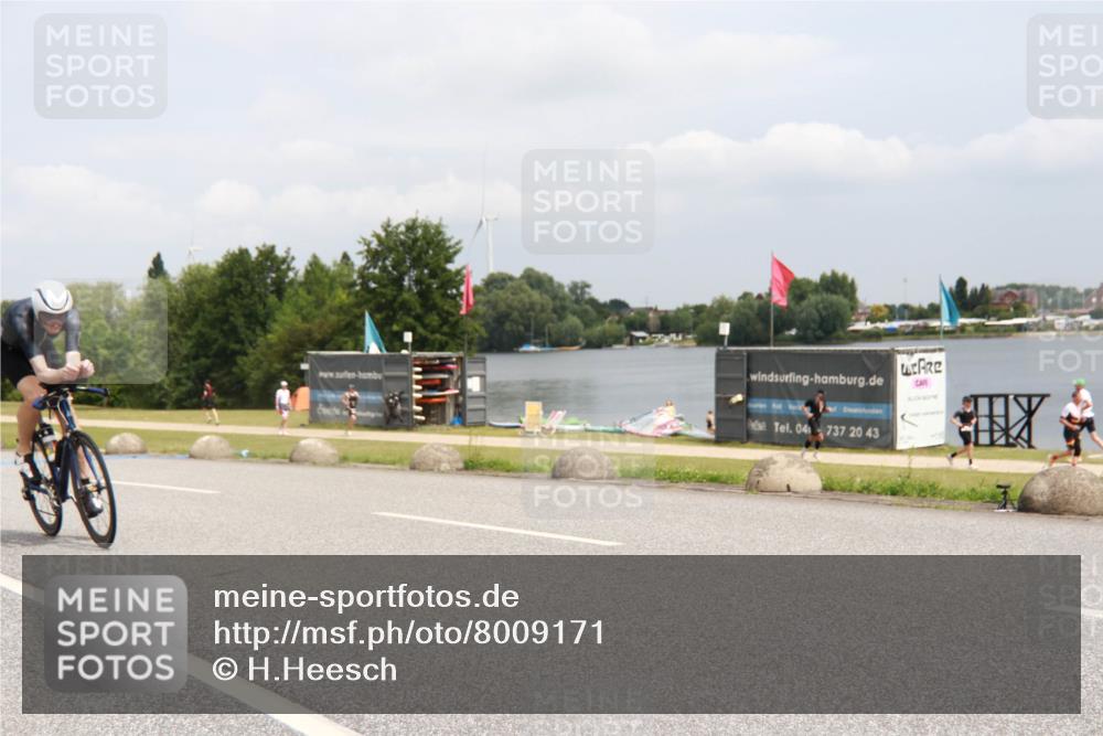 21.06.2025 - 27. Vierlanden-Triathlon H.Heesch http://msf.ph/oto/8009171 15.06.2025 12:21:05 Radfahren 797 meine-sportfotos.de