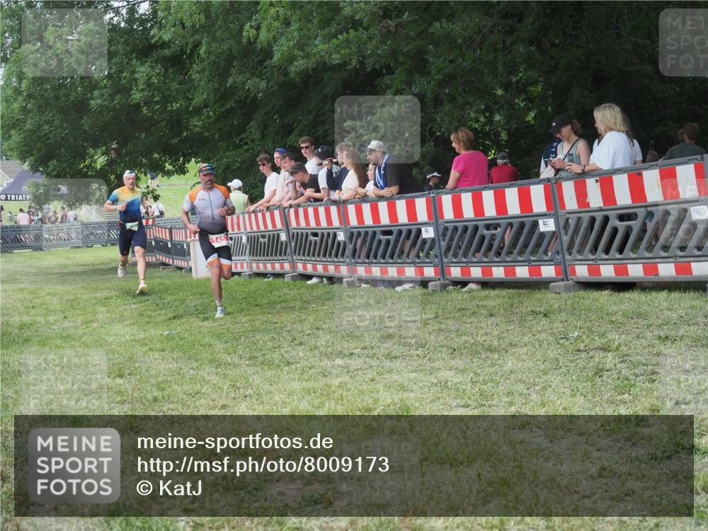 21.06.2025 - 27. Vierlanden-Triathlon KatJ http://msf.ph/oto/8009173 15.06.2025 13:02:45 Ziel 145, 718 meine-sportfotos.de