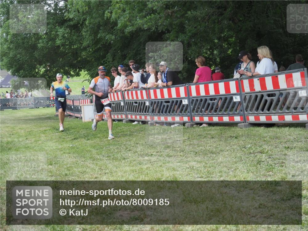 21.06.2025 - 27. Vierlanden-Triathlon KatJ http://msf.ph/oto/8009185 15.06.2025 13:02:45 Ziel 145, 718 meine-sportfotos.de
