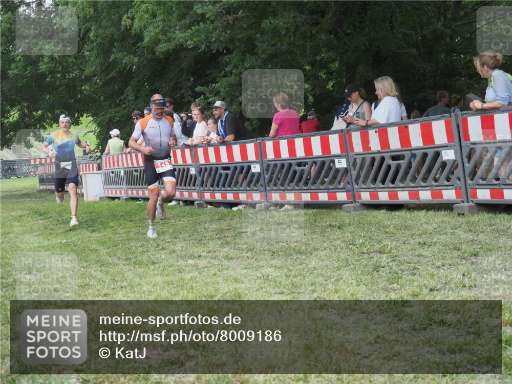 21.06.2025 - 27. Vierlanden-Triathlon KatJ http://msf.ph/oto/8009186 15.06.2025 13:02:46 Ziel 145, 718 meine-sportfotos.de