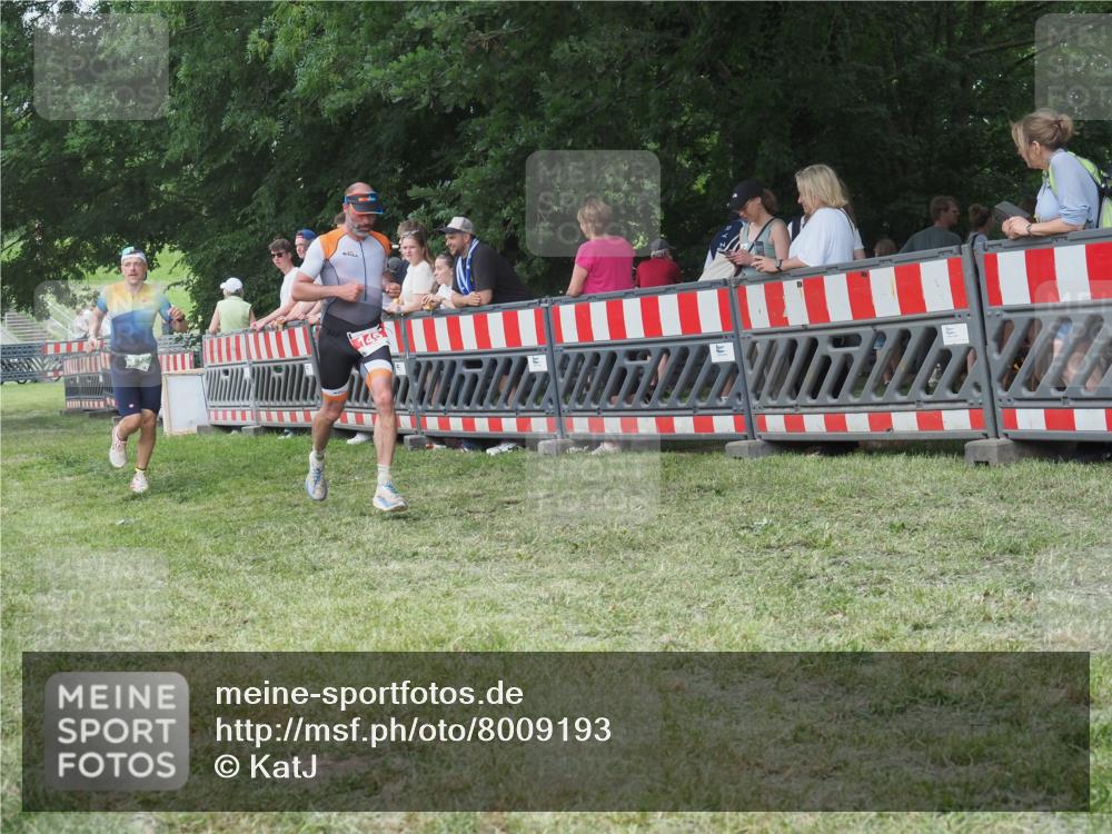 21.06.2025 - 27. Vierlanden-Triathlon KatJ http://msf.ph/oto/8009193 15.06.2025 13:02:46 Ziel 145, 718 meine-sportfotos.de