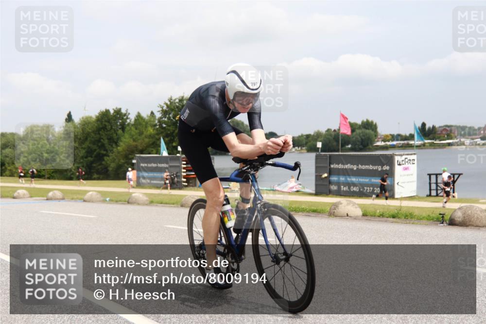 21.06.2025 - 27. Vierlanden-Triathlon H.Heesch http://msf.ph/oto/8009194 15.06.2025 12:21:06 Radfahren 797 meine-sportfotos.de