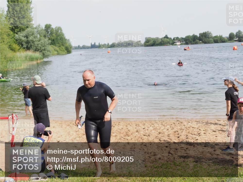 21.06.2025 - 27. Vierlanden-Triathlon MichiJ http://msf.ph/oto/8009205 15.06.2026 10:10:04 Schwimmen 466 meine-sportfotos.de