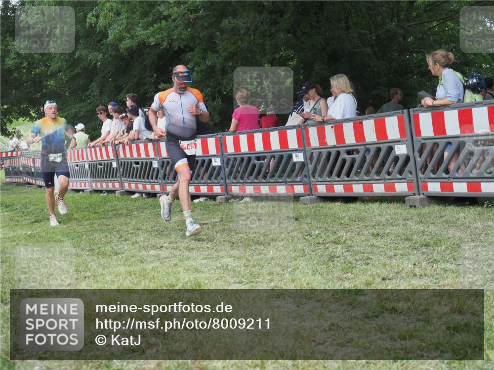 21.06.2025 - 27. Vierlanden-Triathlon KatJ http://msf.ph/oto/8009211 15.06.2025 13:02:46 Ziel 145, 718 meine-sportfotos.de