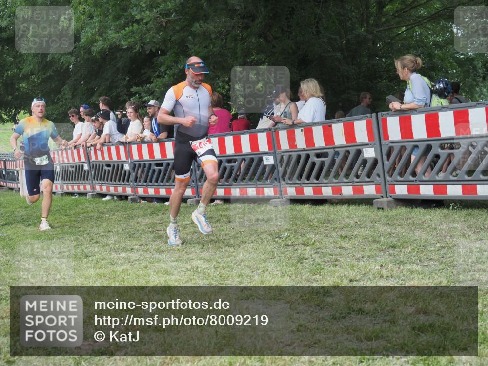 21.06.2025 - 27. Vierlanden-Triathlon KatJ http://msf.ph/oto/8009219 15.06.2025 13:02:46 Ziel 145, 718 meine-sportfotos.de