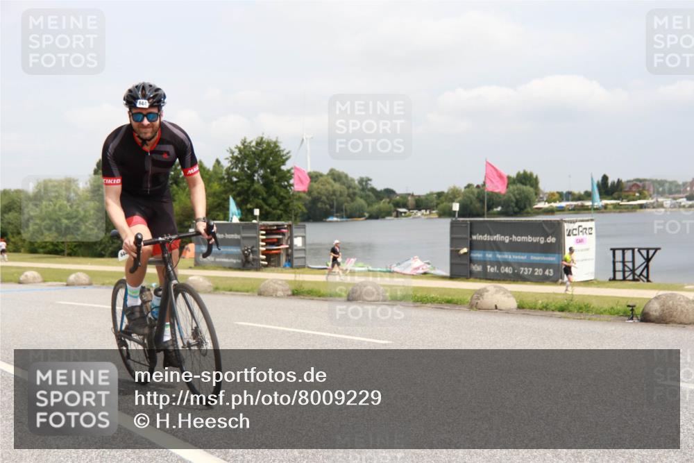 21.06.2025 - 27. Vierlanden-Triathlon H.Heesch http://msf.ph/oto/8009229 15.06.2025 12:22:10 Radfahren 644, 900 meine-sportfotos.de