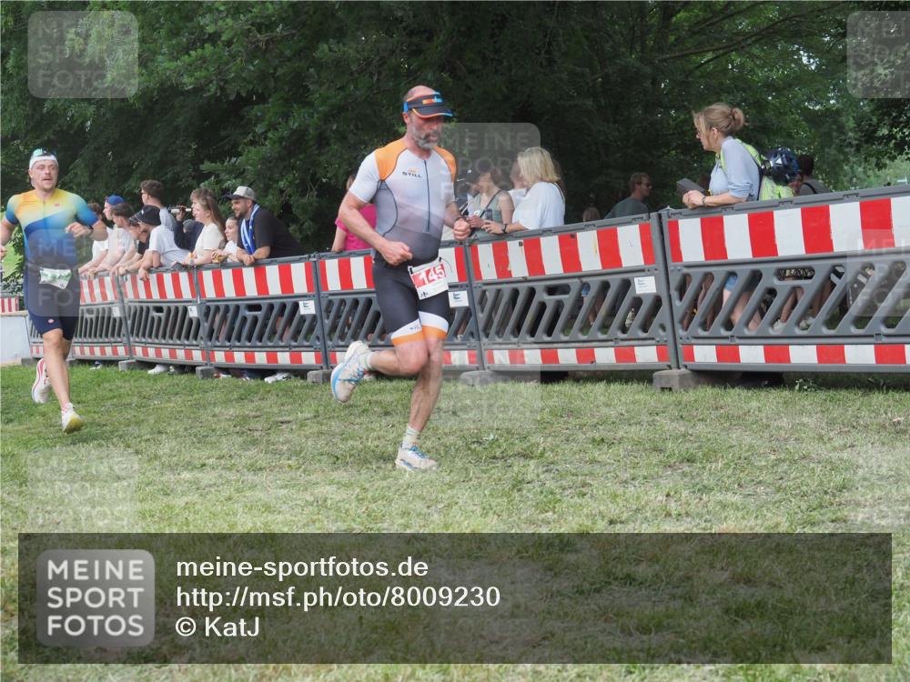 21.06.2025 - 27. Vierlanden-Triathlon KatJ http://msf.ph/oto/8009230 15.06.2025 13:02:47 Ziel 145, 718 meine-sportfotos.de