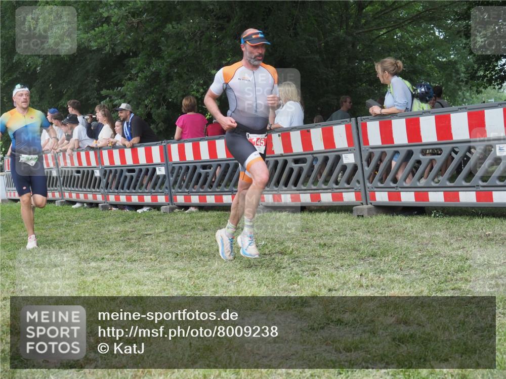 21.06.2025 - 27. Vierlanden-Triathlon KatJ http://msf.ph/oto/8009238 15.06.2025 13:02:47 Ziel 145, 718 meine-sportfotos.de