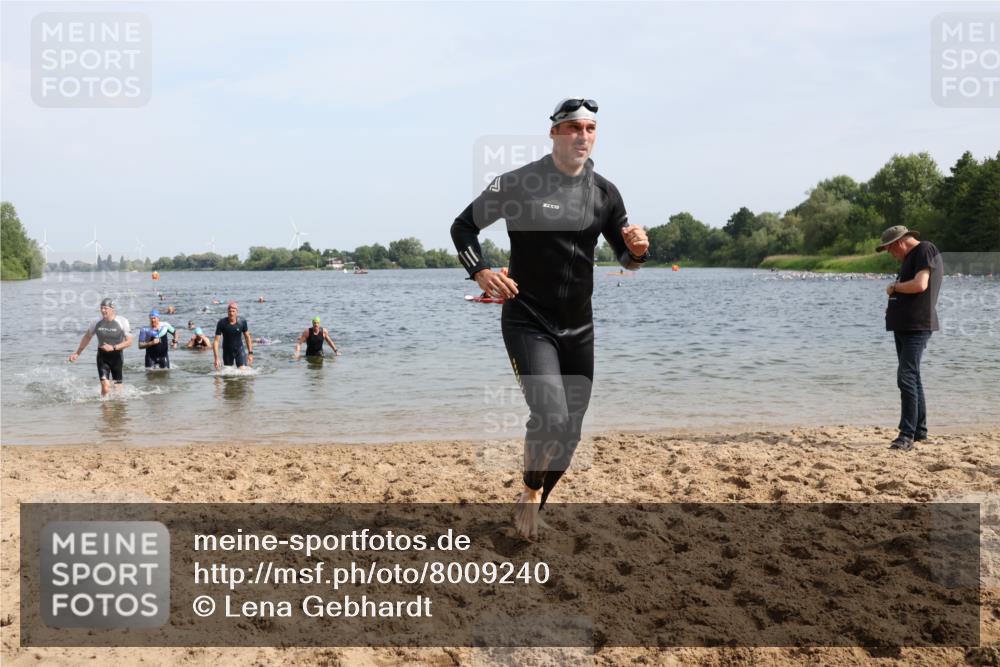 15.06.2025 - 27. Vierlanden-Triathlon Lena Gebhardt http://msf.ph/oto/8009240 15.06.2025 10:06:36 Schwimmen 386, 394, 423, 434, 440, 441 meine-sportfotos.de
