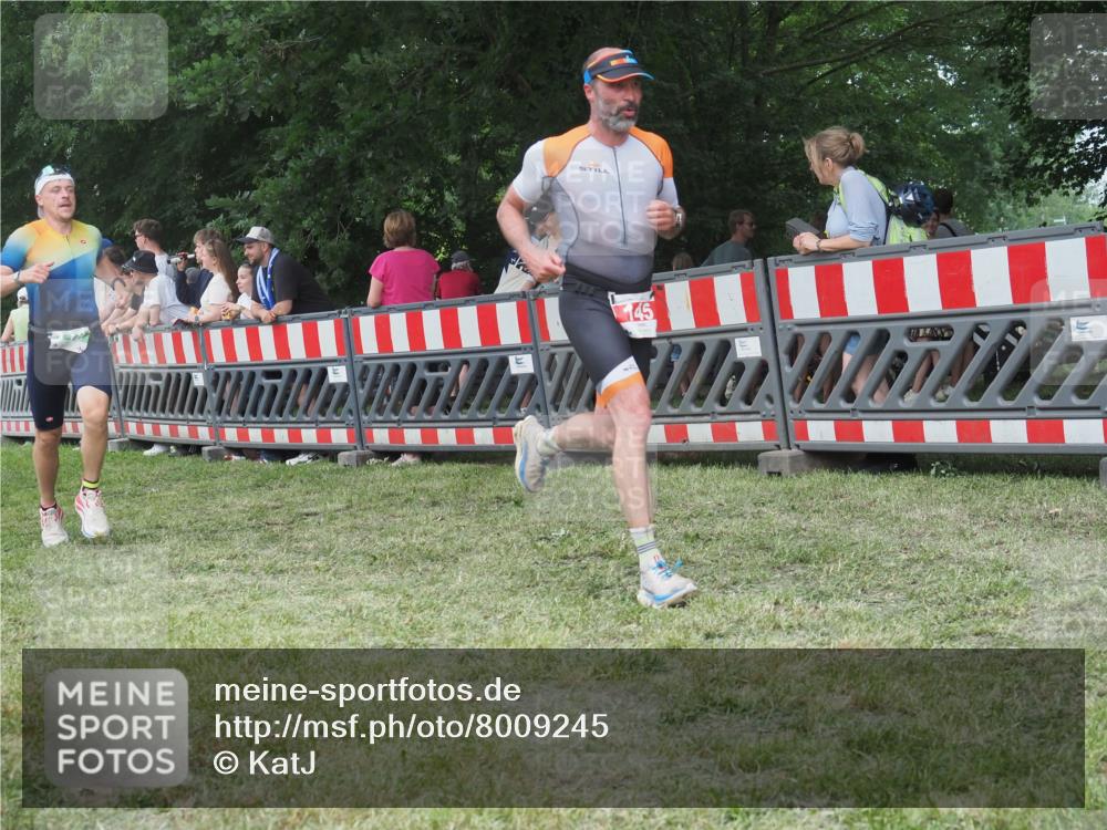 21.06.2025 - 27. Vierlanden-Triathlon KatJ http://msf.ph/oto/8009245 15.06.2025 13:02:47 Ziel 145, 718 meine-sportfotos.de