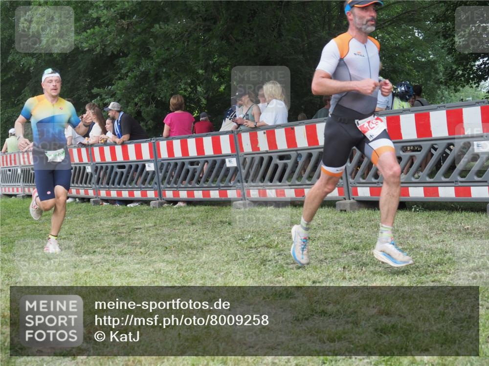 21.06.2025 - 27. Vierlanden-Triathlon KatJ http://msf.ph/oto/8009258 15.06.2025 13:02:47 Ziel 145, 718 meine-sportfotos.de