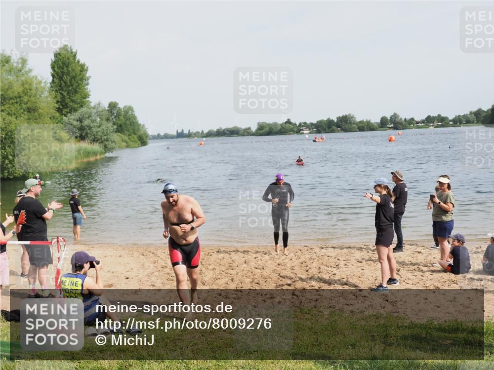 21.06.2025 - 27. Vierlanden-Triathlon MichiJ http://msf.ph/oto/8009276 15.06.2026 10:10:22 Schwimmen 417, 444 meine-sportfotos.de