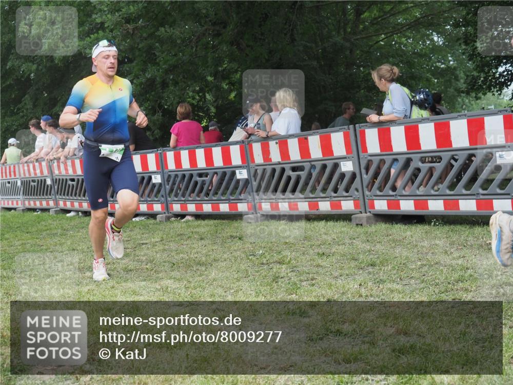 21.06.2025 - 27. Vierlanden-Triathlon KatJ http://msf.ph/oto/8009277 15.06.2025 13:02:48 Ziel 145, 718 meine-sportfotos.de