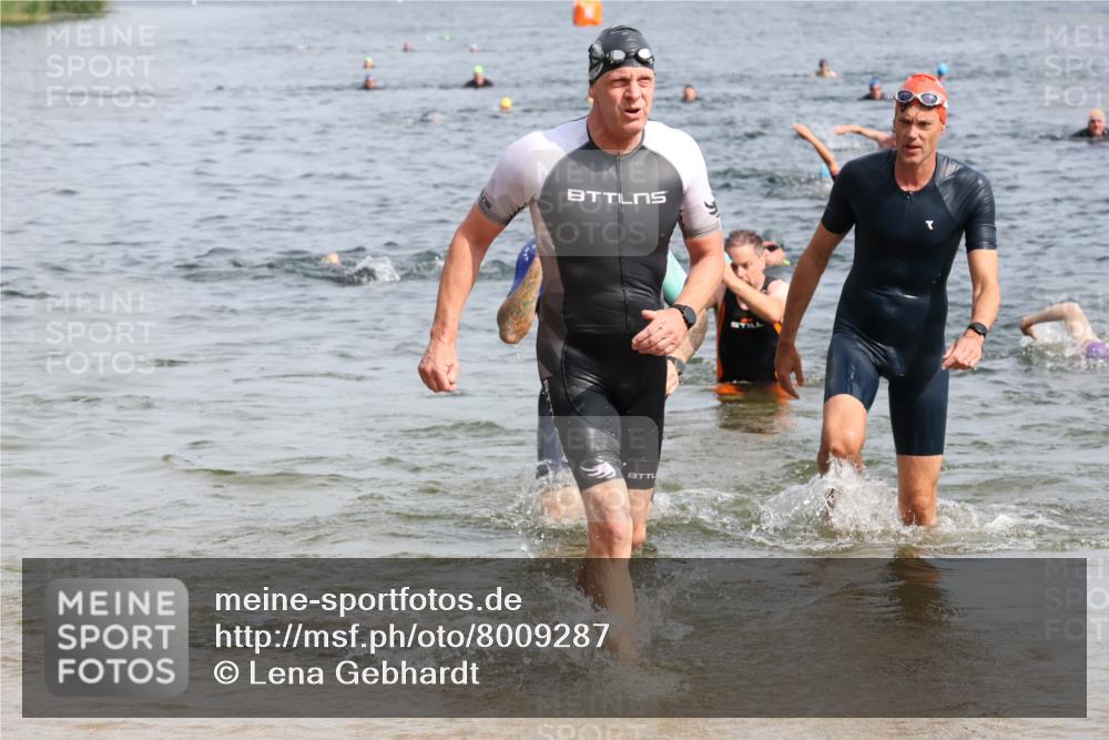 15.06.2025 - 27. Vierlanden-Triathlon Lena Gebhardt http://msf.ph/oto/8009287 15.06.2025 10:06:38 Schwimmen 367, 386, 388, 423, 434, 440, 441, 457 meine-sportfotos.de