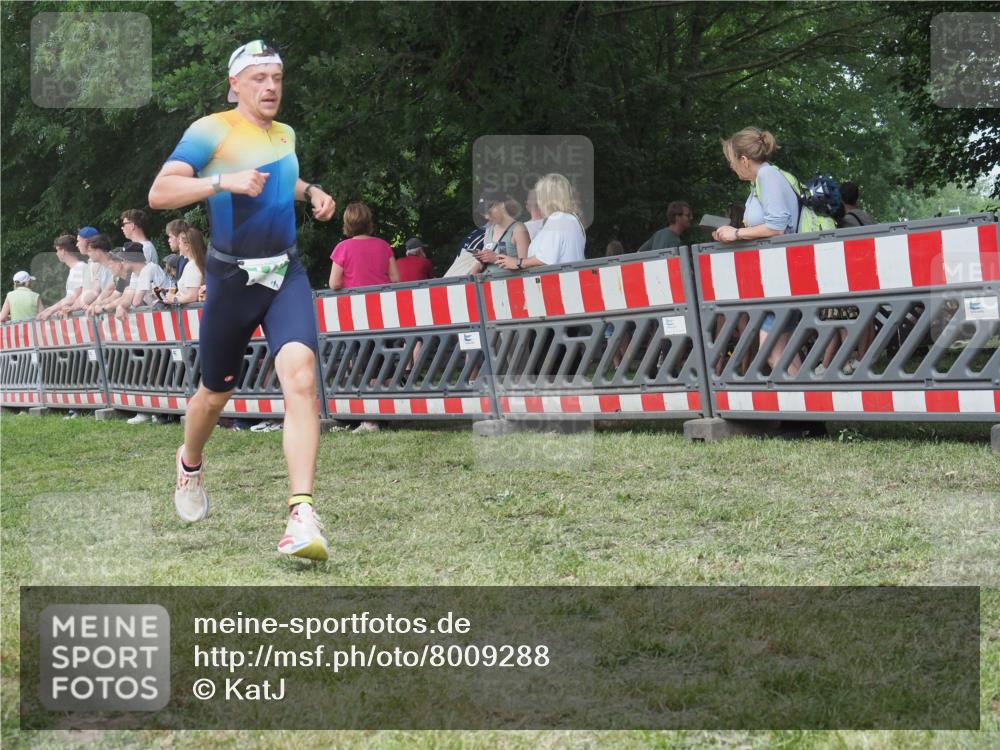 21.06.2025 - 27. Vierlanden-Triathlon KatJ http://msf.ph/oto/8009288 15.06.2025 13:02:48 Ziel 145, 718 meine-sportfotos.de