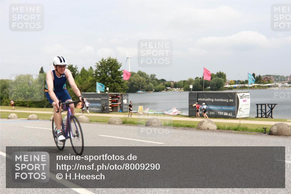 21.06.2025 - 27. Vierlanden-Triathlon H.Heesch http://msf.ph/oto/8009290 15.06.2025 12:22:43 Radfahren 657, 701 meine-sportfotos.de