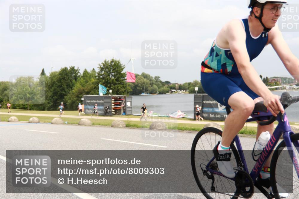 21.06.2025 - 27. Vierlanden-Triathlon H.Heesch http://msf.ph/oto/8009303 15.06.2025 12:22:44 Radfahren 657, 701 meine-sportfotos.de