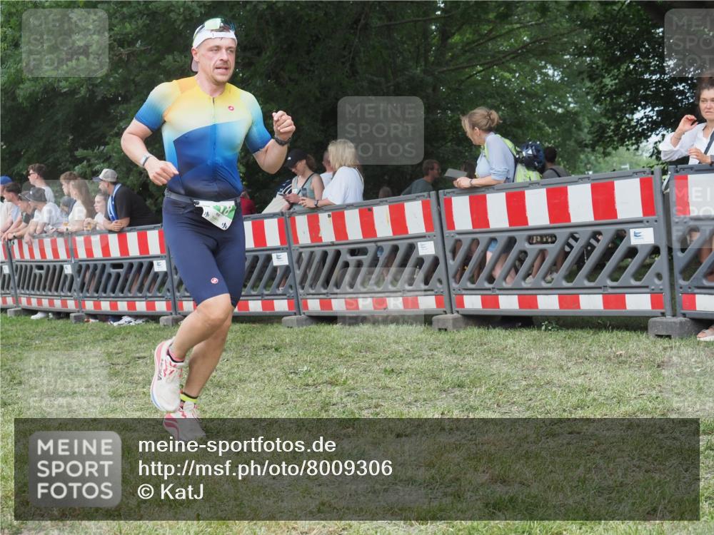 21.06.2025 - 27. Vierlanden-Triathlon KatJ http://msf.ph/oto/8009306 15.06.2025 13:02:48 Ziel 145, 718 meine-sportfotos.de
