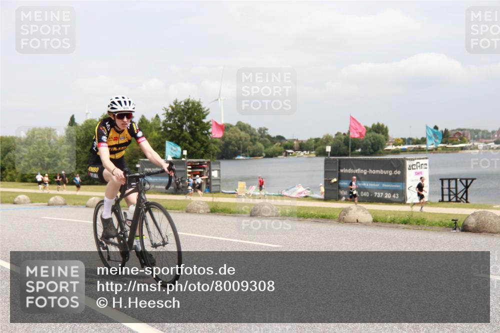 21.06.2025 - 27. Vierlanden-Triathlon H.Heesch http://msf.ph/oto/8009308 15.06.2025 12:22:48 Radfahren 657, 701, 886, 894 meine-sportfotos.de