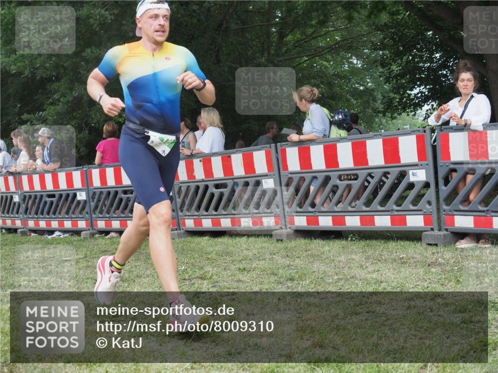 21.06.2025 - 27. Vierlanden-Triathlon KatJ http://msf.ph/oto/8009310 15.06.2025 13:02:48 Ziel 145, 718 meine-sportfotos.de