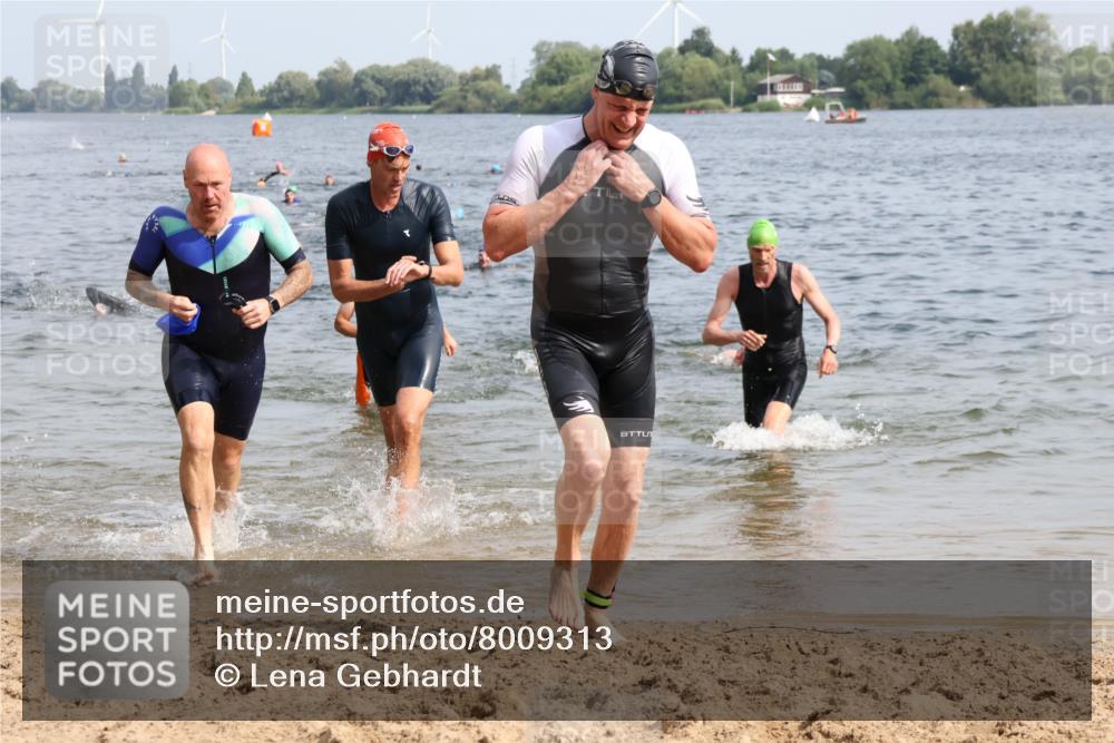 15.06.2025 - 27. Vierlanden-Triathlon Lena Gebhardt http://msf.ph/oto/8009313 15.06.2025 10:06:40 Schwimmen 367, 386, 388, 423, 434, 440, 441, 457 meine-sportfotos.de