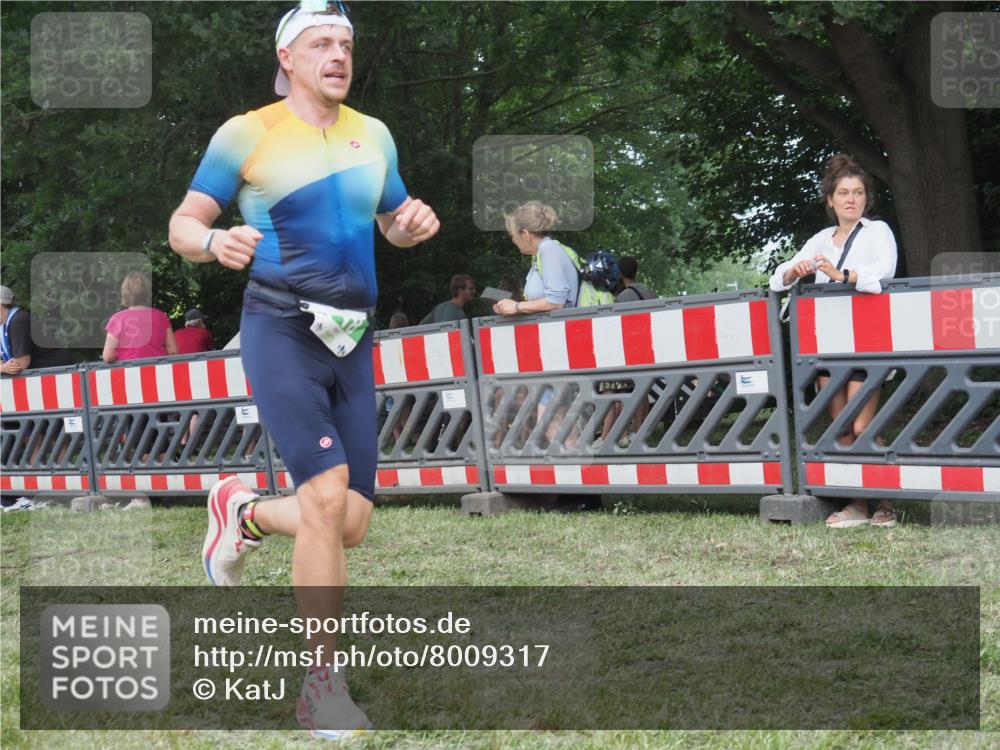 21.06.2025 - 27. Vierlanden-Triathlon KatJ http://msf.ph/oto/8009317 15.06.2025 13:02:48 Ziel 145, 718 meine-sportfotos.de