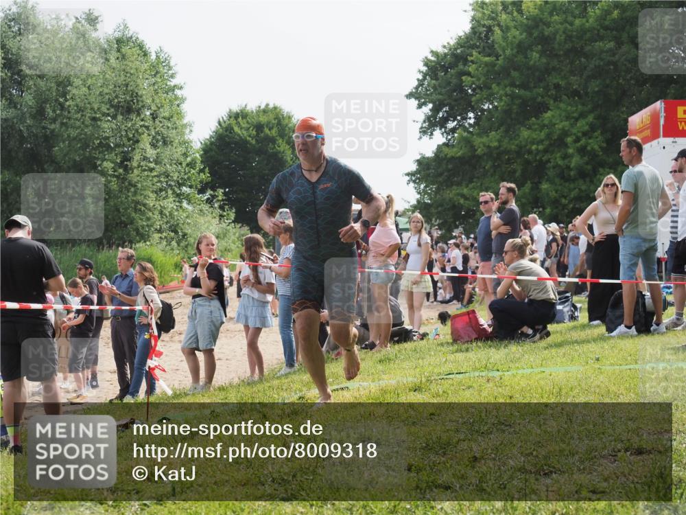 15.06.2025 - 27. Vierlanden-Triathlon KatJ http://msf.ph/oto/8009318 15.06.2025 10:07:30 Schwimmen 374, 391, 414, 431 meine-sportfotos.de