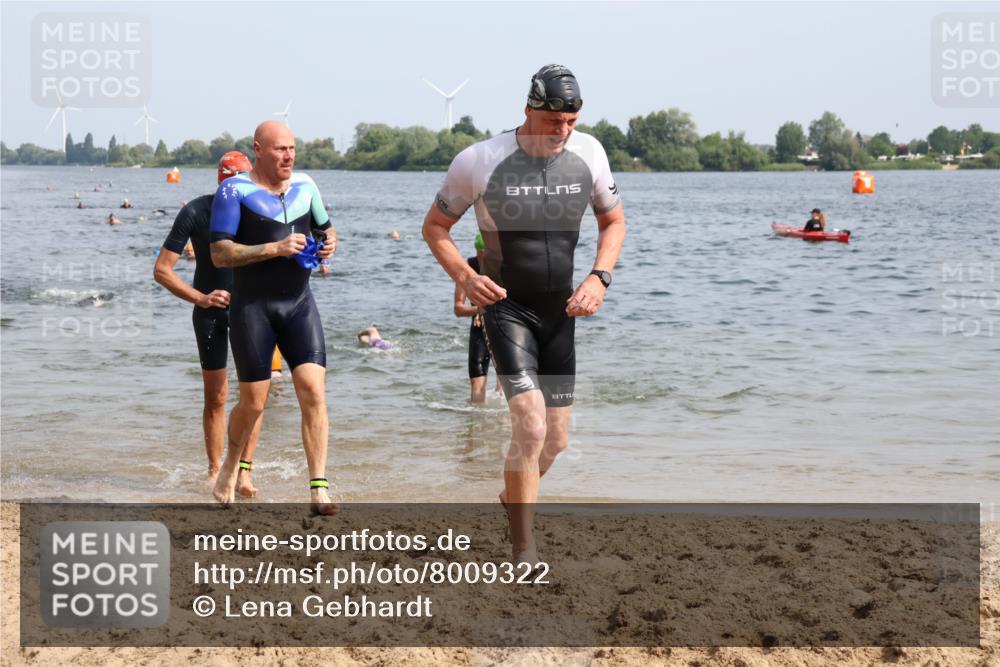 15.06.2025 - 27. Vierlanden-Triathlon Lena Gebhardt http://msf.ph/oto/8009322 15.06.2025 10:06:41 Schwimmen 367, 386, 388, 396, 423, 434, 440, 441, 457 meine-sportfotos.de
