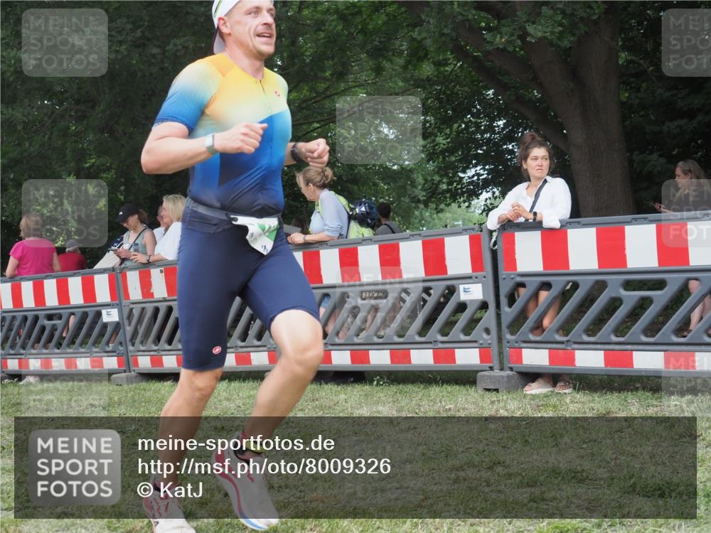 21.06.2025 - 27. Vierlanden-Triathlon KatJ http://msf.ph/oto/8009326 15.06.2025 13:02:48 Ziel 145, 718 meine-sportfotos.de
