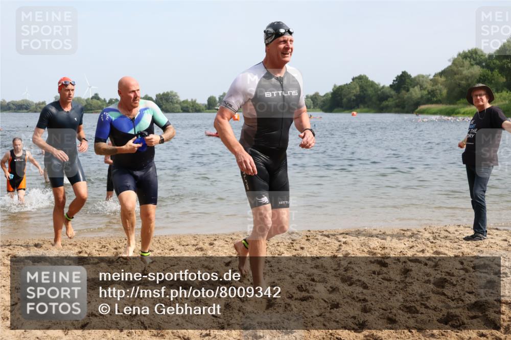 15.06.2025 - 27. Vierlanden-Triathlon Lena Gebhardt http://msf.ph/oto/8009342 15.06.2025 10:06:43 Schwimmen 367, 386, 388, 396, 423, 440, 441, 457 meine-sportfotos.de