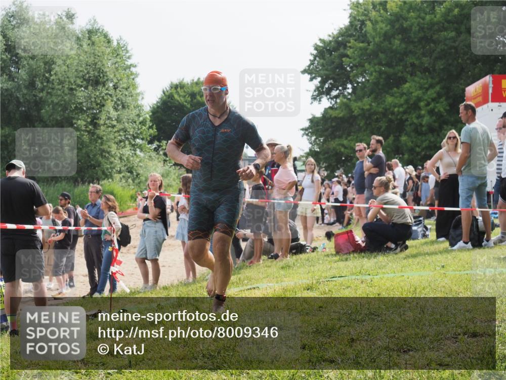 15.06.2025 - 27. Vierlanden-Triathlon KatJ http://msf.ph/oto/8009346 15.06.2025 10:07:30 Schwimmen 374, 391, 414, 431 meine-sportfotos.de