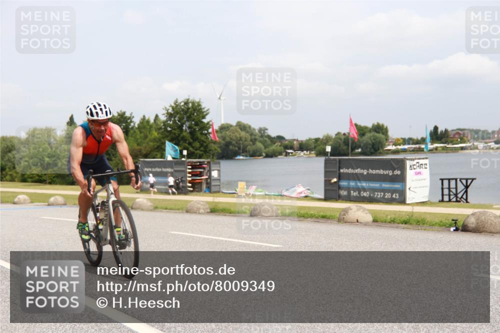 21.06.2025 - 27. Vierlanden-Triathlon H.Heesch http://msf.ph/oto/8009349 15.06.2025 12:23:47 Radfahren 803, 840 meine-sportfotos.de