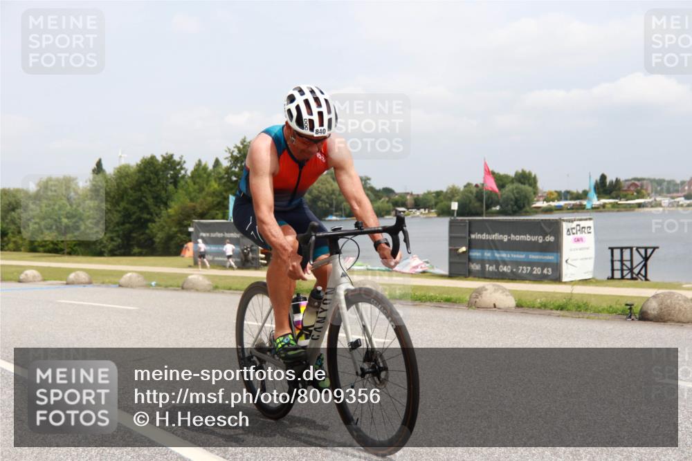 21.06.2025 - 27. Vierlanden-Triathlon H.Heesch http://msf.ph/oto/8009356 15.06.2025 12:23:47 Radfahren 803, 840 meine-sportfotos.de