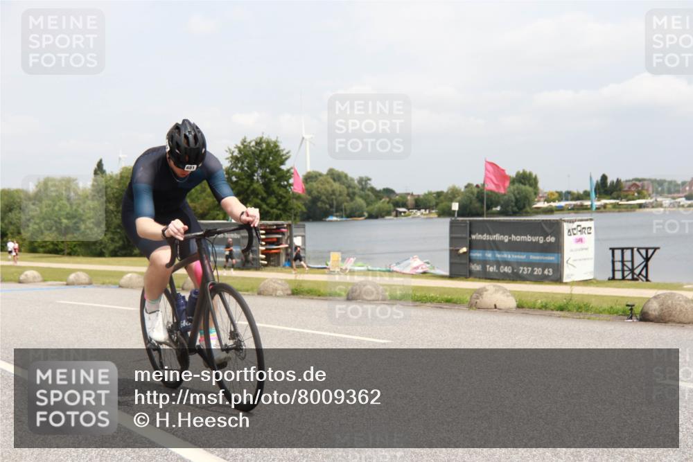 21.06.2025 - 27. Vierlanden-Triathlon H.Heesch http://msf.ph/oto/8009362 15.06.2025 12:23:58 Radfahren 681, 762 meine-sportfotos.de
