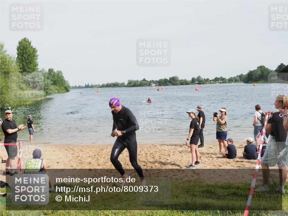 21.06.2025 - 27. Vierlanden-Triathlon MichiJ http://msf.ph/oto/8009373 15.06.2026 10:10:26 Schwimmen 417, 444 meine-sportfotos.de