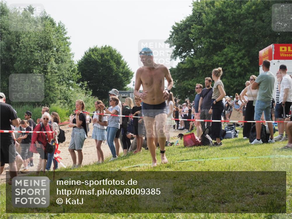 15.06.2025 - 27. Vierlanden-Triathlon KatJ http://msf.ph/oto/8009385 15.06.2025 10:07:36 Schwimmen 374, 379, 391, 414, 468 meine-sportfotos.de