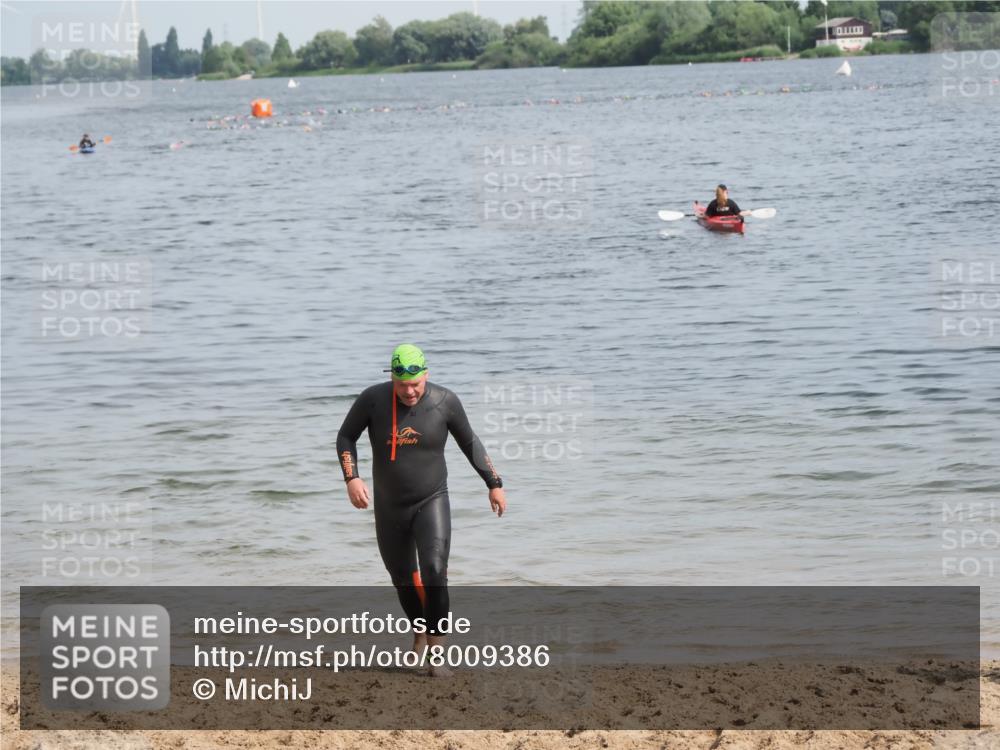 21.06.2025 - 27. Vierlanden-Triathlon MichiJ http://msf.ph/oto/8009386 15.06.2026 10:10:57 Schwimmen 451 meine-sportfotos.de