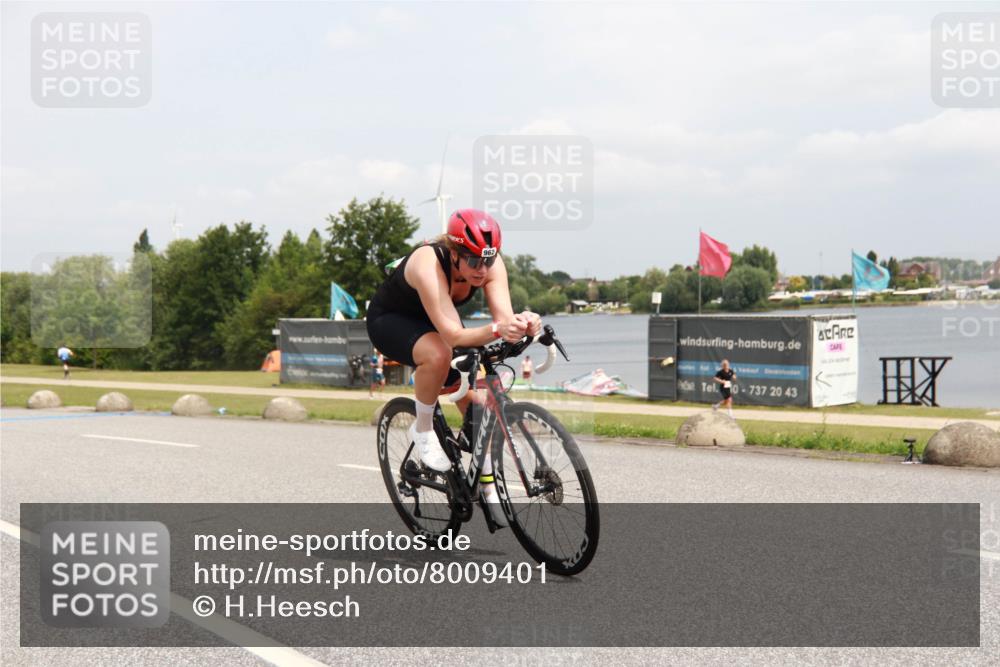 21.06.2025 - 27. Vierlanden-Triathlon H.Heesch http://msf.ph/oto/8009401 15.06.2025 12:24:23 Radfahren 962 meine-sportfotos.de