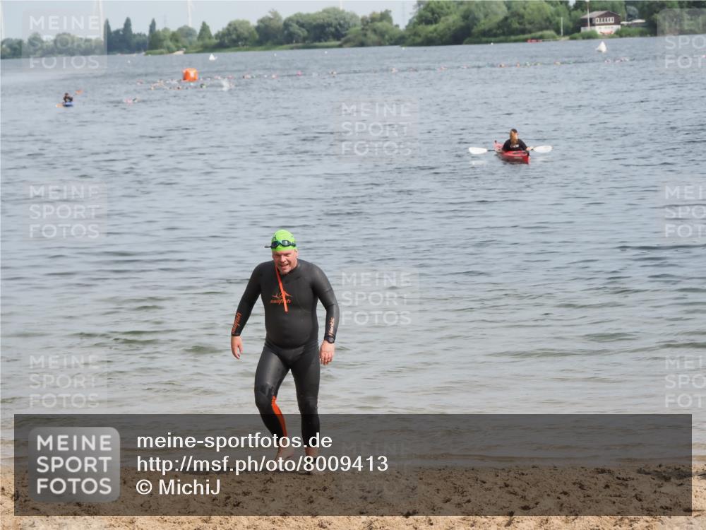 21.06.2025 - 27. Vierlanden-Triathlon MichiJ http://msf.ph/oto/8009413 15.06.2026 10:10:58 Schwimmen 451 meine-sportfotos.de