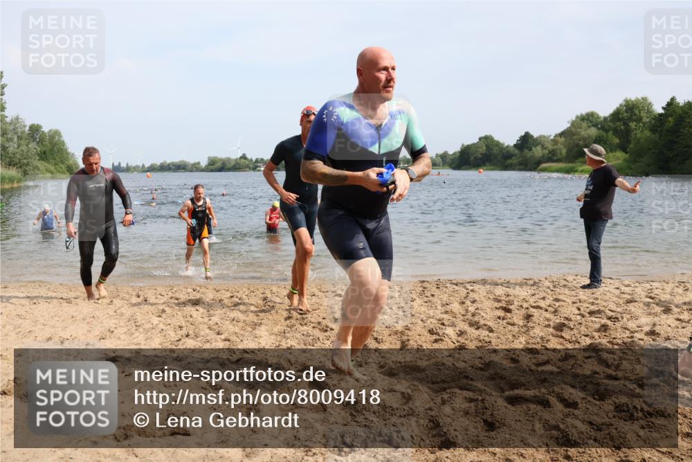 15.06.2025 - 27. Vierlanden-Triathlon Lena Gebhardt http://msf.ph/oto/8009418 15.06.2025 10:06:44 Schwimmen 367, 386, 388, 396, 423, 440, 441, 457 meine-sportfotos.de