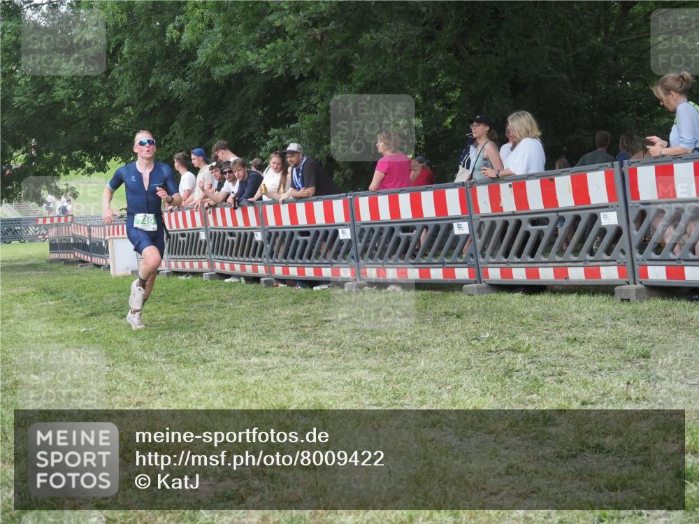 21.06.2025 - 27. Vierlanden-Triathlon KatJ http://msf.ph/oto/8009422 15.06.2025 13:03:03 Ziel 749 meine-sportfotos.de