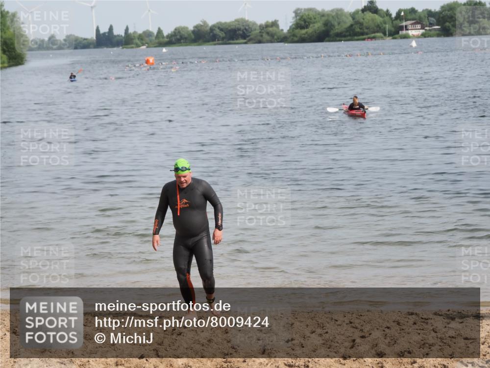 21.06.2025 - 27. Vierlanden-Triathlon MichiJ http://msf.ph/oto/8009424 15.06.2026 10:10:58 Schwimmen 451 meine-sportfotos.de