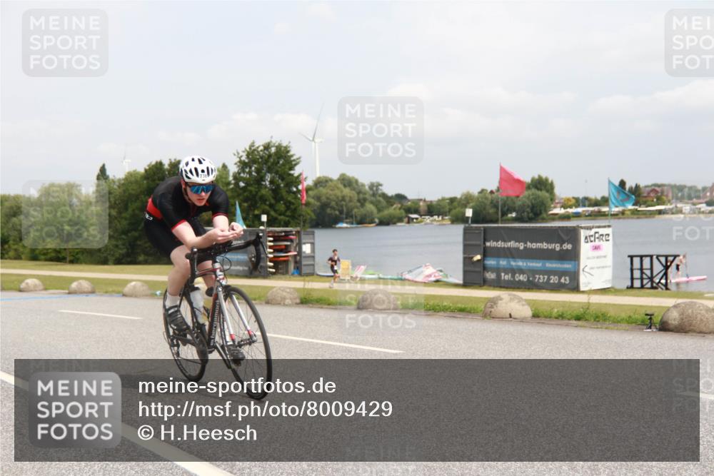 21.06.2025 - 27. Vierlanden-Triathlon H.Heesch http://msf.ph/oto/8009429 15.06.2025 12:24:49 Radfahren 738 meine-sportfotos.de
