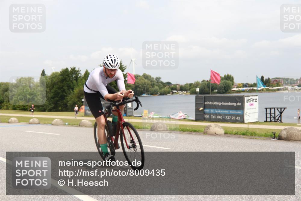 21.06.2025 - 27. Vierlanden-Triathlon H.Heesch http://msf.ph/oto/8009435 15.06.2025 12:25:00 Radfahren 728 meine-sportfotos.de