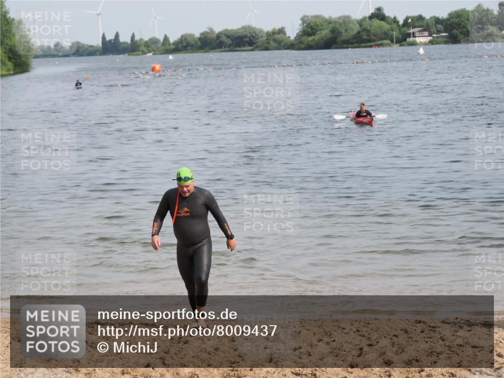 21.06.2025 - 27. Vierlanden-Triathlon MichiJ http://msf.ph/oto/8009437 15.06.2026 10:10:58 Schwimmen 451 meine-sportfotos.de