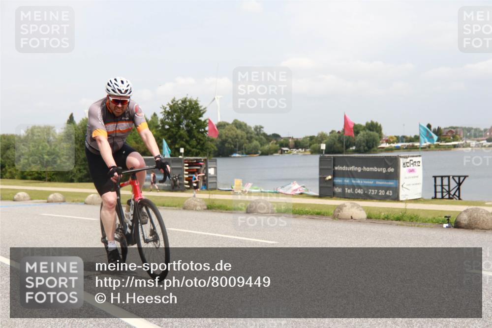 21.06.2025 - 27. Vierlanden-Triathlon H.Heesch http://msf.ph/oto/8009449 15.06.2025 12:25:19 Radfahren 801 meine-sportfotos.de
