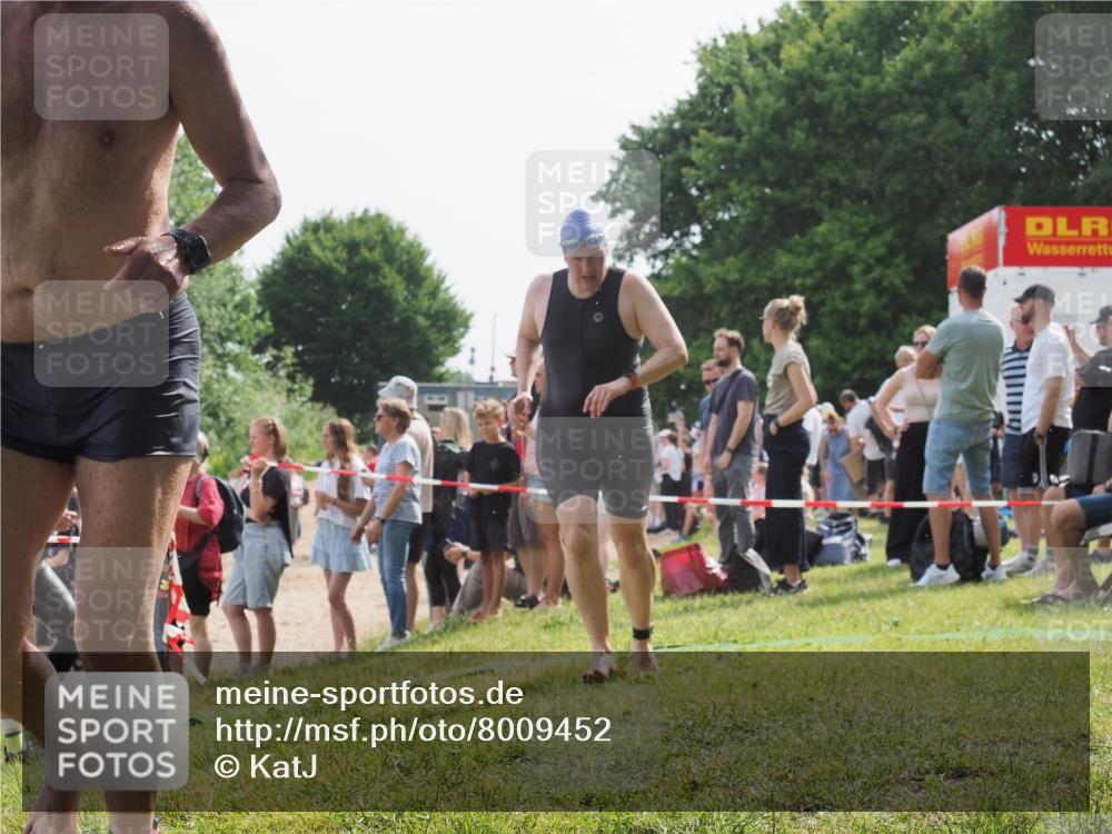 15.06.2025 - 27. Vierlanden-Triathlon KatJ http://msf.ph/oto/8009452 15.06.2025 10:07:38 Schwimmen 379, 391, 414, 468 meine-sportfotos.de