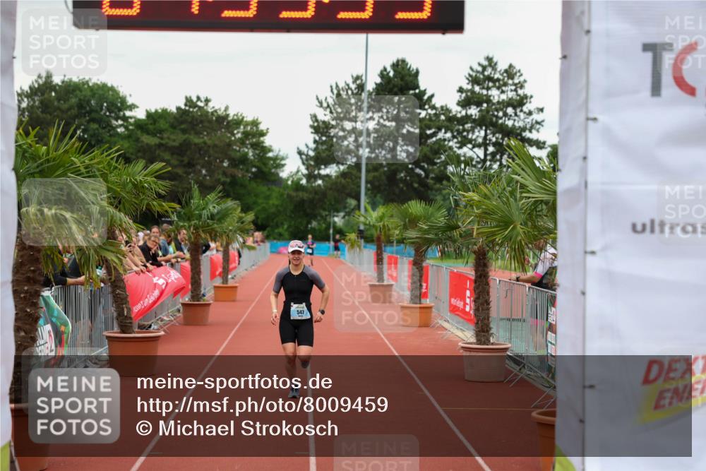 15.06.2025 - 7 Türme Triathlon Michael Strokosch http://msf.ph/oto/8009459 15.06.2025 14:53:35 Ziel 547, 601 meine-sportfotos.de